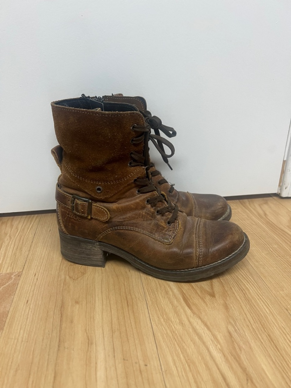 Taos Footwear Brown Lace-Up Leather Ankle Boots